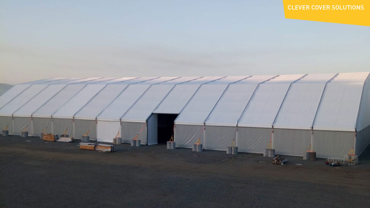 Cómo adaptar una carpa industrial a unas condiciones adversas